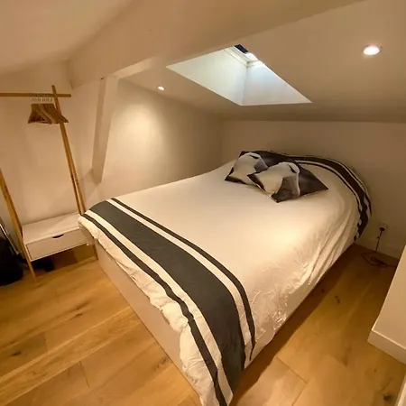 Saint Michel - Sublime T2 A Deux Pas Du Metro *