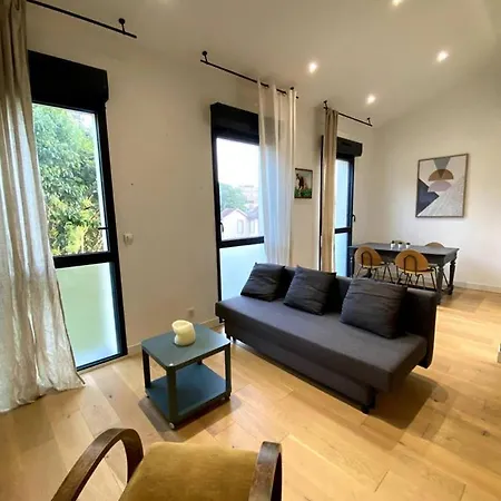 Saint Michel - Sublime T2 A Deux Pas Du Metro *