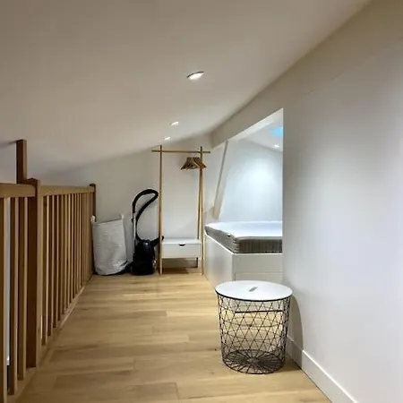 Saint Michel - Sublime T2 A Deux Pas Du Metro *