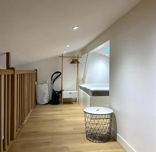 Saint Michel - Sublime T2 A Deux Pas Du Metro *