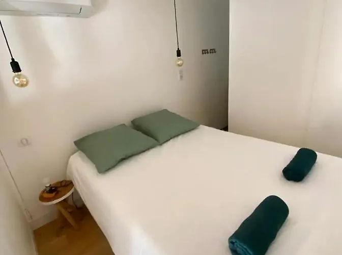 Saint Michel - Sublime T2 A Deux Pas Du Metro *